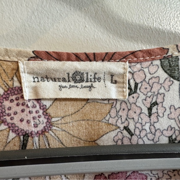 NATURAL LIFE Floral V-Neck Blouse in Pink and Yellow size large - Picture 4 of 7